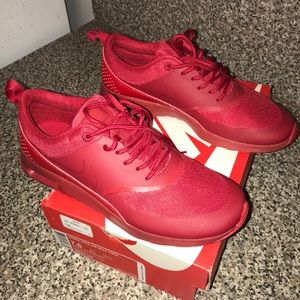 worn once red nike air max thea running sneakers